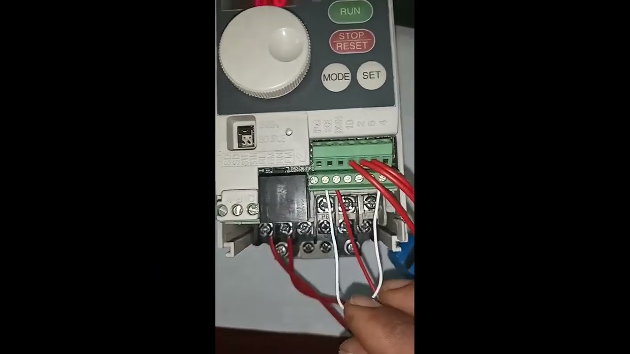A106 MITSUBISHI INVERTER FREQROL-S500 FR-S520E-1.5K 三菱電機