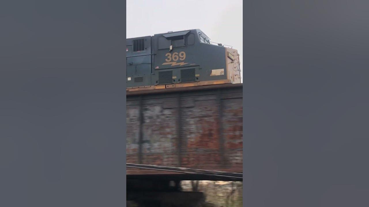 Rr bridge csx fast train crossing railroad bridge circleville ohio