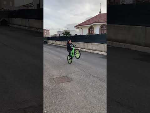 Video: Le bici bmx dovrebbero avere i freni?