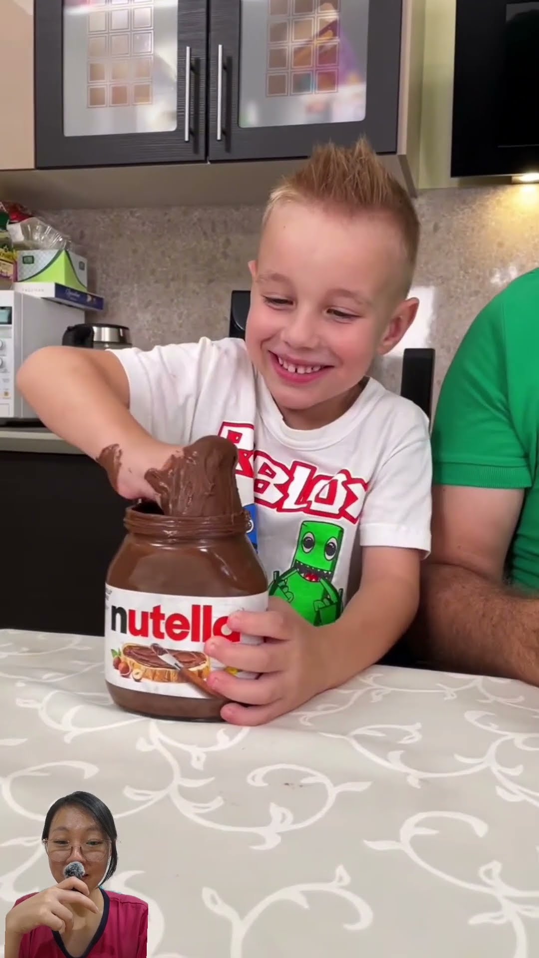 PAPA MAMA ADIK MAKAN COKLAT SAMPAI BELEPOTAN #shorts