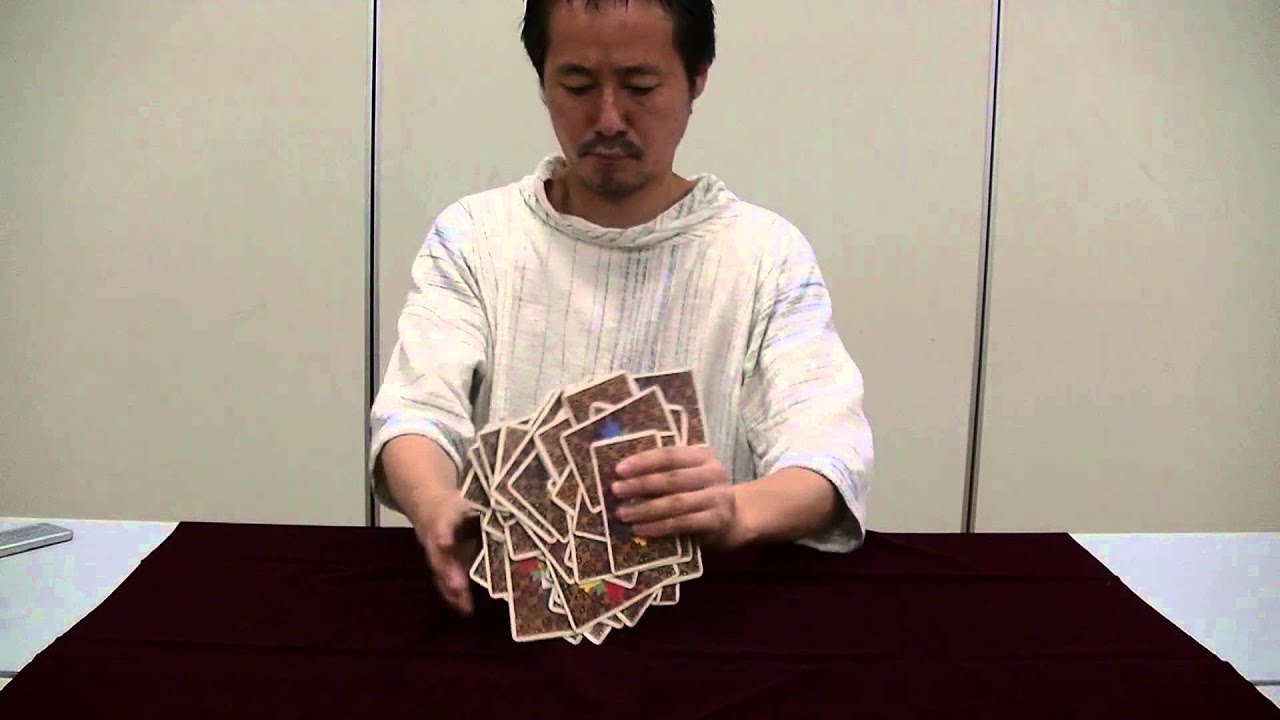 タロットカードのシャッフル～3カット