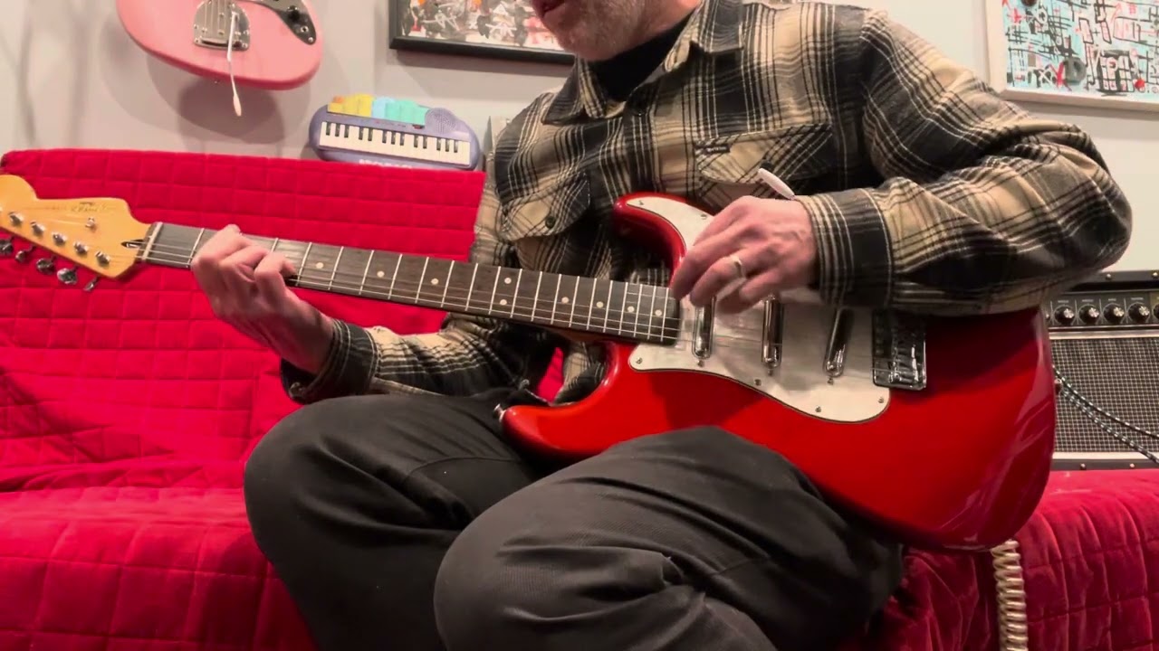 2013 Squier Vintage Modified Surf Stratocaster Candy Apple Red Duncan Lipstick Pickups