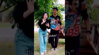 terlalu sibuk kerja sampai lupa kita hanya sekedar teman biasa