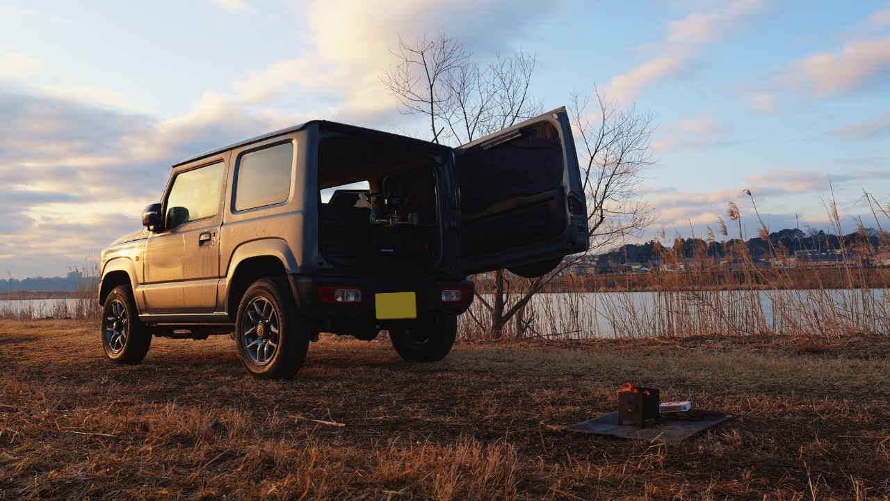 【ジムニー車中泊】狭い車内を秘密基地に。極寒のなか納車後初のジムニー車中泊｜ASMR  DJI Power 1000mini