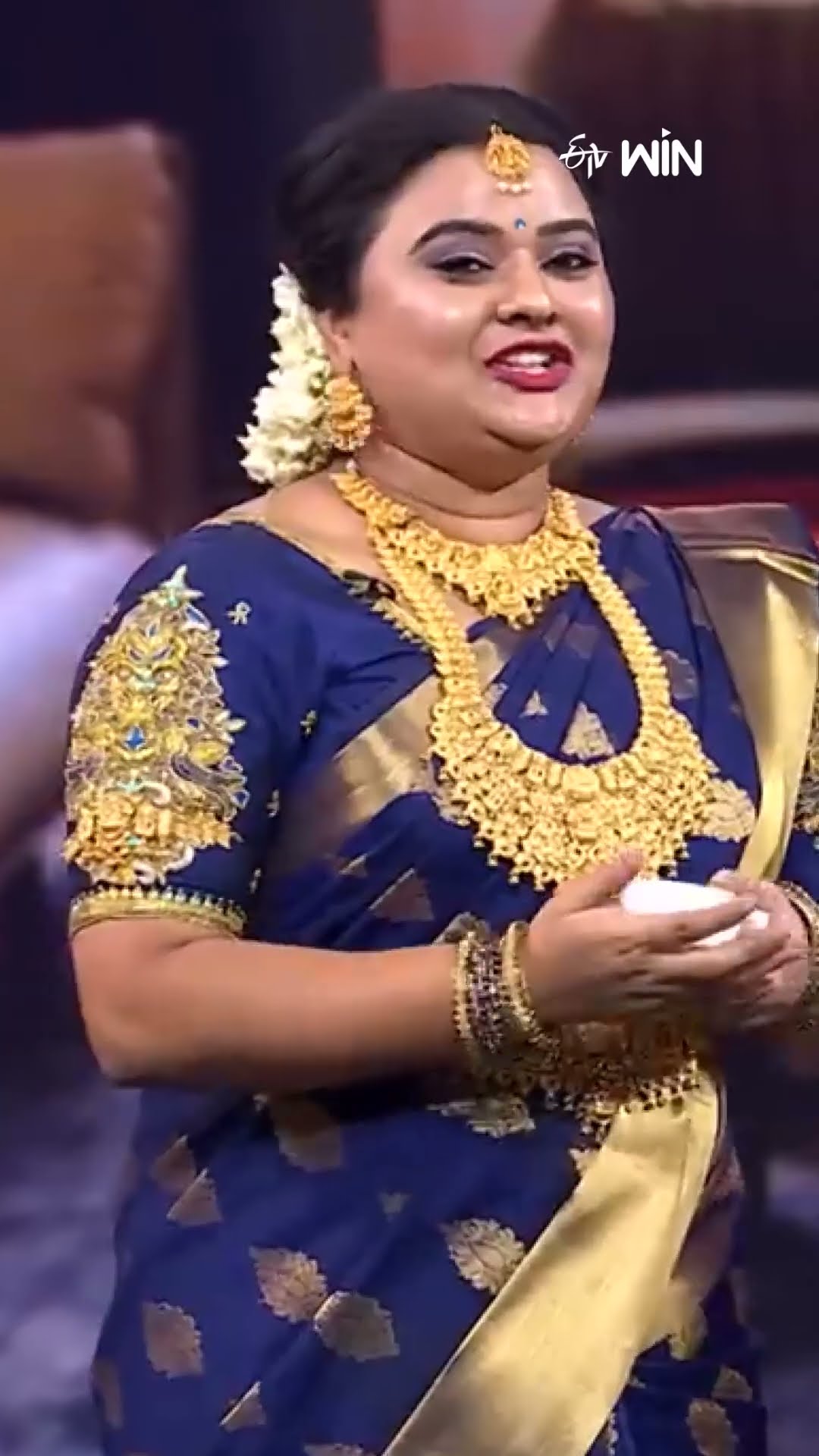 #shorts - వీళ్ళు Tissue పేపర్ కి బదులు డబ్బుల కట్టలతో తూడుచుకుంటారు..! #sridevidramacompany #rohini