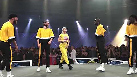 Anne Marie singing & dancing Ciao Adios  live - Co...