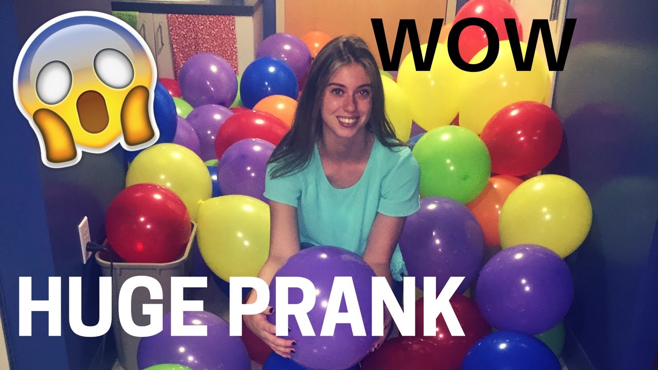 ULTIMATE BALLOON PRANK ON ROOMMATE! College Dorm Room