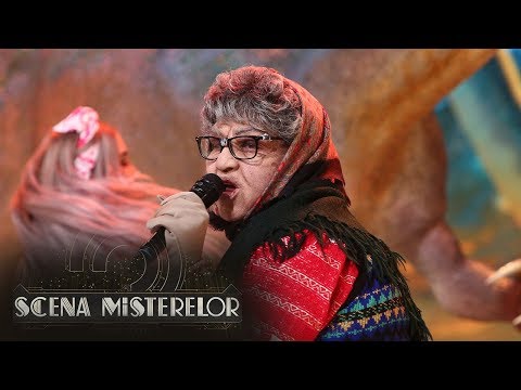 Bunicuța dansează pe „El meneaito”. Cine se află în spatele măștii de la Scena Misterelor