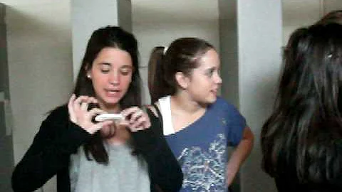 Tiiendo el pelo a Irene. BRay 2010