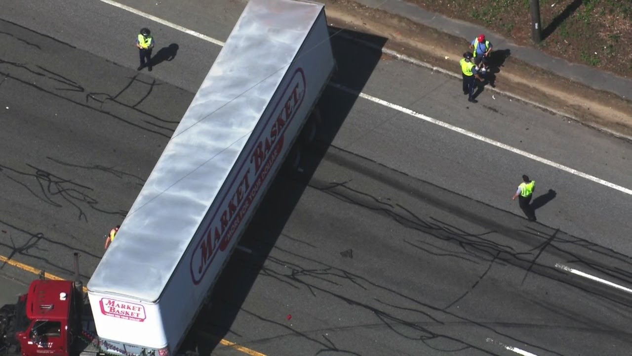 Raw Video Market Basket Truck Crash Shuts Down Route 1 In Lynnfield