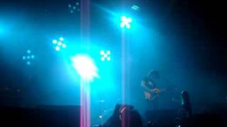 Arctic Monkeys - I Bet You Look Good on the Dancefloor LIVE @ HMH 11/11/2009