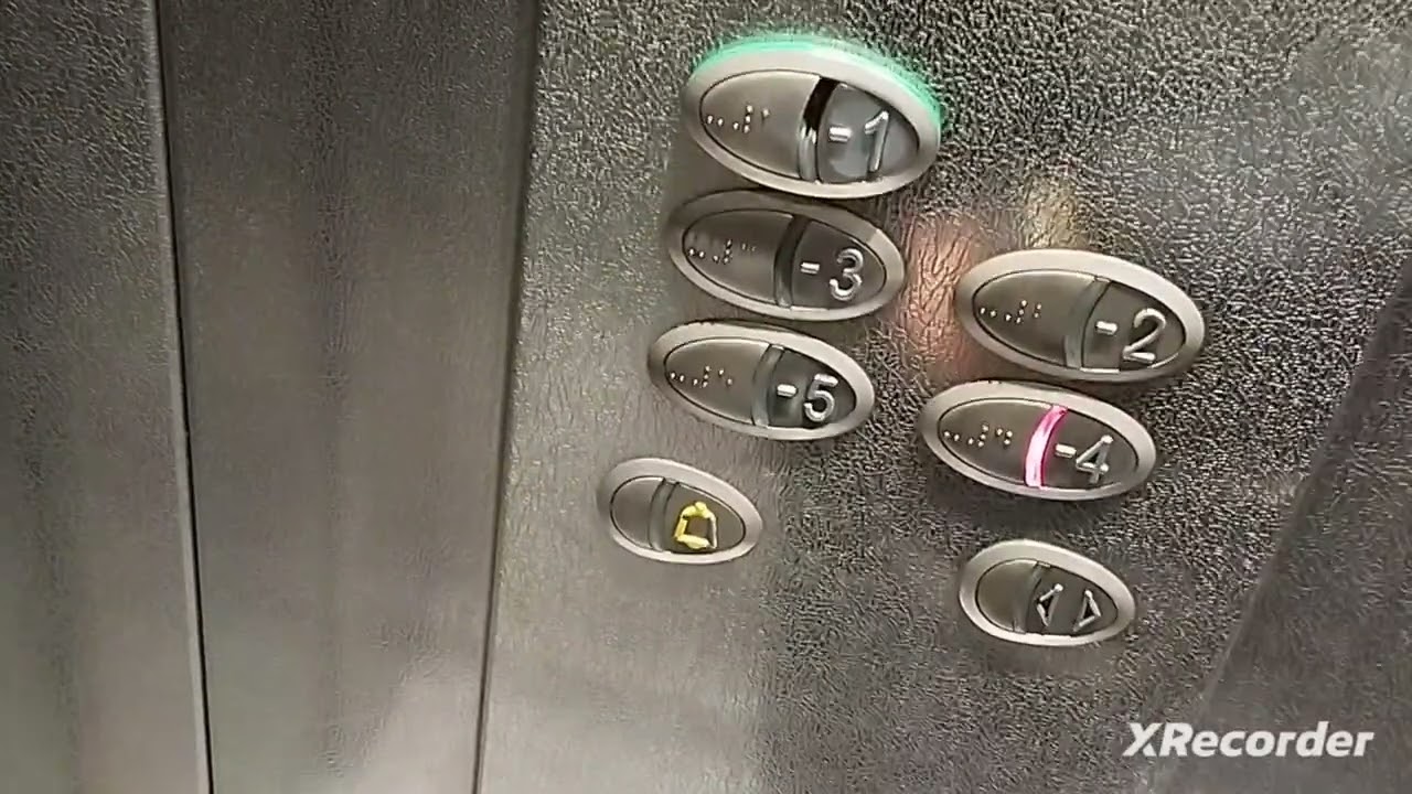 Ascensores Orona del Parking de San Cristóbal de Alicante