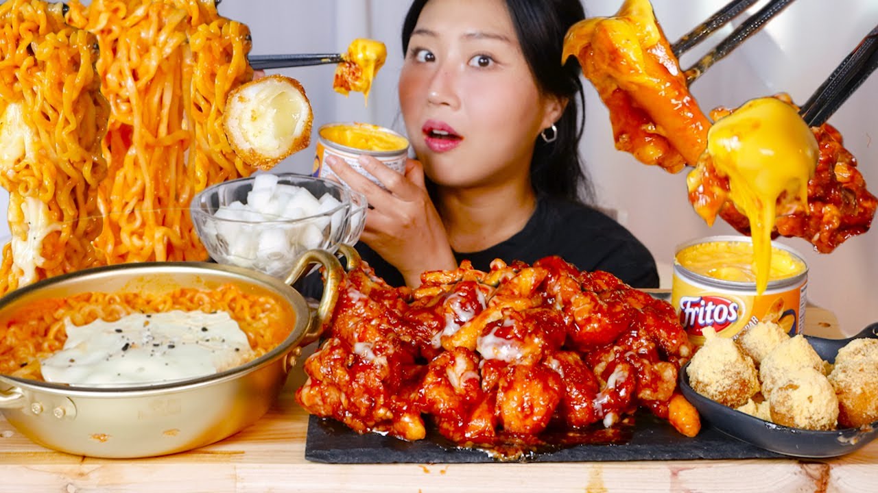 MUKBANG) 처갓집 핫슈프림 양념치킨 치즈소스 듬뿍 찍어서! 치즈불닭볶음면 치즈볼 먹방 Cheesy Korean Chicken asmr eating