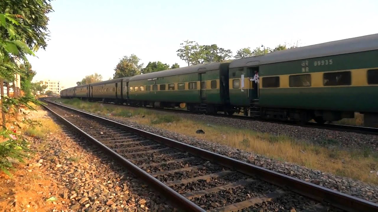 [IRFCA] Massive Oflink :- Erode WDM3D with DEE Garib Rath Express ...
