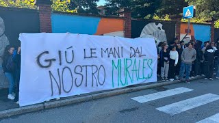 200 studenti protestano per “salvare” i loro murales