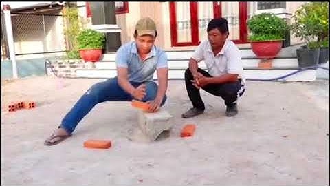 Chặt Gạch Bằng Tay Không Con Gái Cũng Làm Được