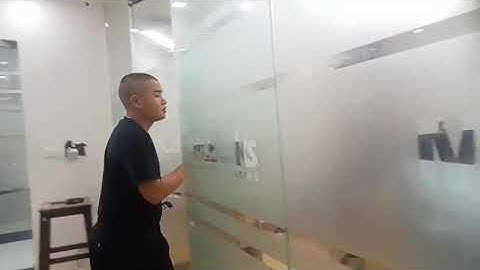 CHỦ NHÀ BỊ THỢ LẮP ĐẶT CỬA KÍNH CƯỜNG LỰC LỪA CÚ ĐAU | 0977268520