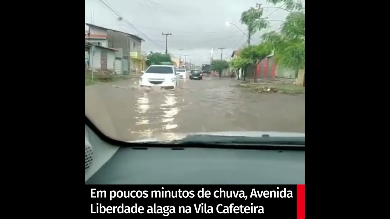 Em poucos minutos de chuva, Avenida Liberdade alaga na Vila Cafeteira
