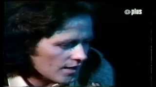 Miniatura de vídeo de "Gilbert O'Sullivan - I'm Not Dreaming Of A White Christmas Original Video"