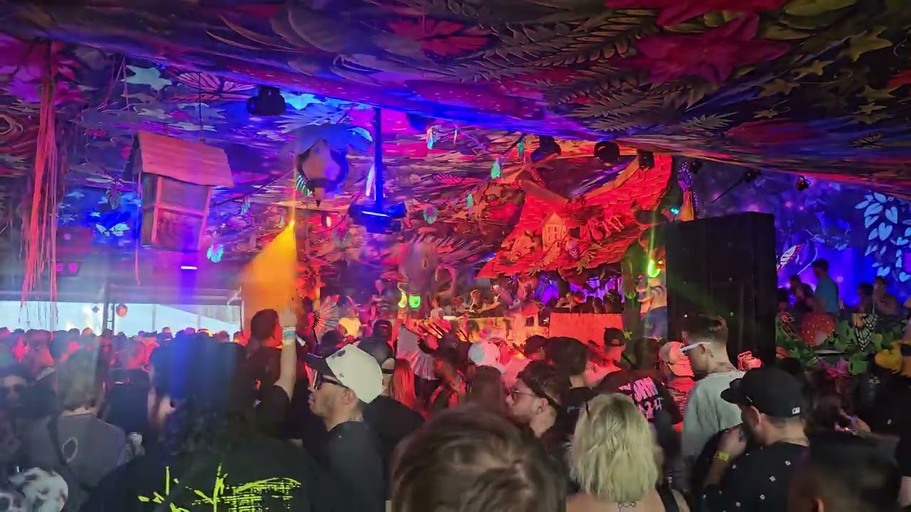 Gene Faris b2b Tini Gessler - ARC 2025 El Row