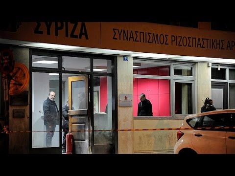 حمله به دفتر سیریزا در آتن با کوکتل مولوتف