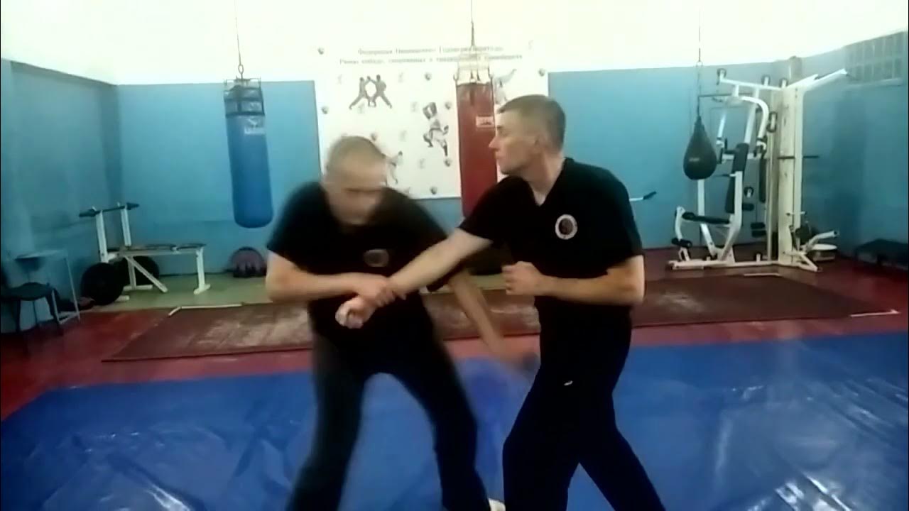 Удар локтем наружу