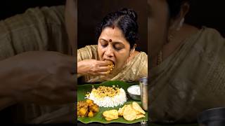 potato curry Eating with potato chips #patatochips  #curry #potatocurry #shorts #food