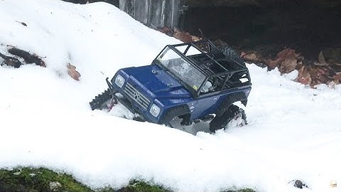 RC With Tracks In Snow 4x4 Axial SCX10  With Tank Tracks