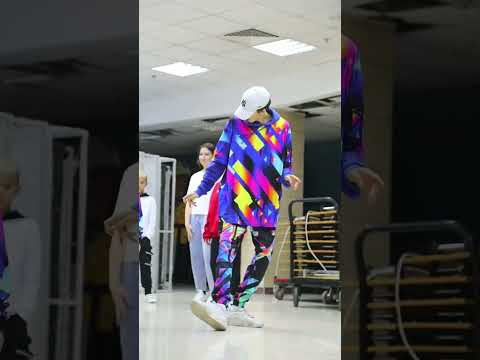 LITTLE GIRL DANCING SHUFFLE 😨🔥 Tuzelity Shuffle Teacher 😎 #shorts