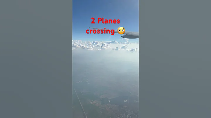 😱😳2 planes crossing one another, perfect view #shorts #shortsfeed #beutifull
