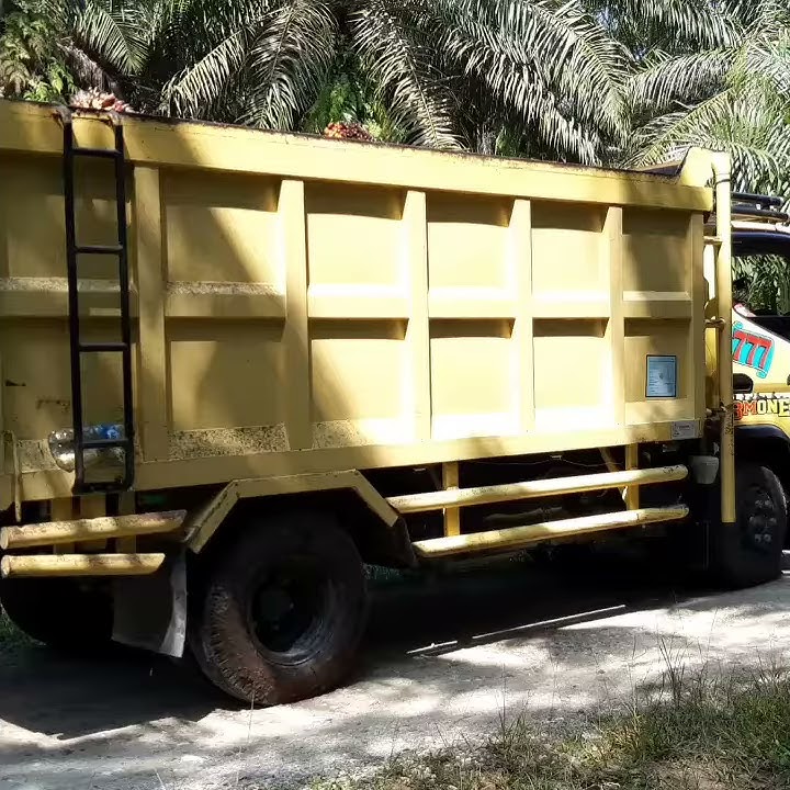 Awas awas orang ganteng mau mundur 😁