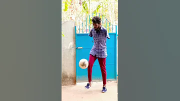 معاق بدون اليدين يقوم بحركات فنية في كرة القدم جميل جد ا Handicapé Faisant Des Techniques De Balle 
