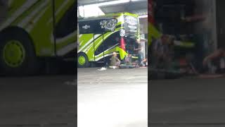 Proses Bongkar Mesin Bus Poharyantokira Kira Bus Hr Berapa Ini