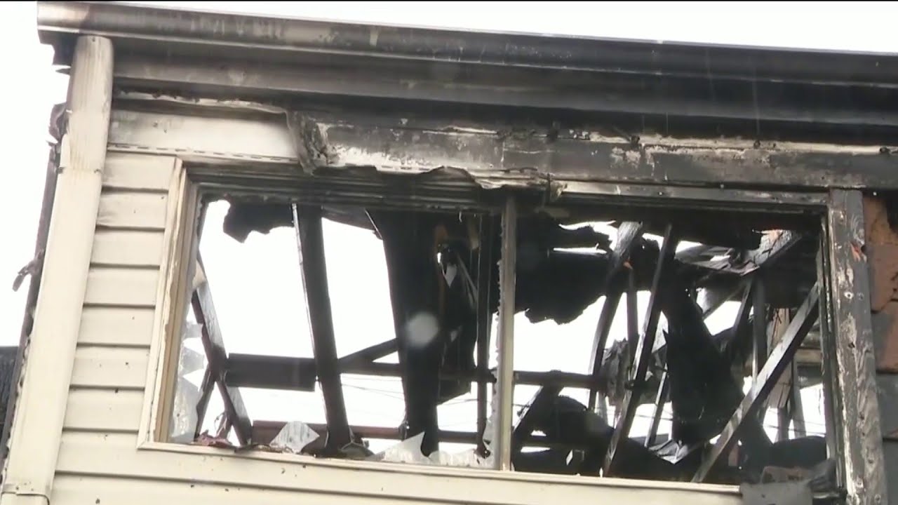 Apartments damaged in fire - YouTube