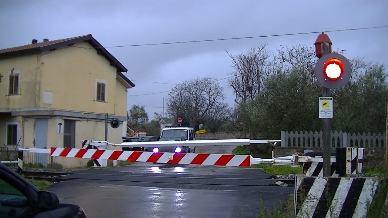 Spoorwegovergang Altamura (I) // Railroad crossing // Passaggio a livello