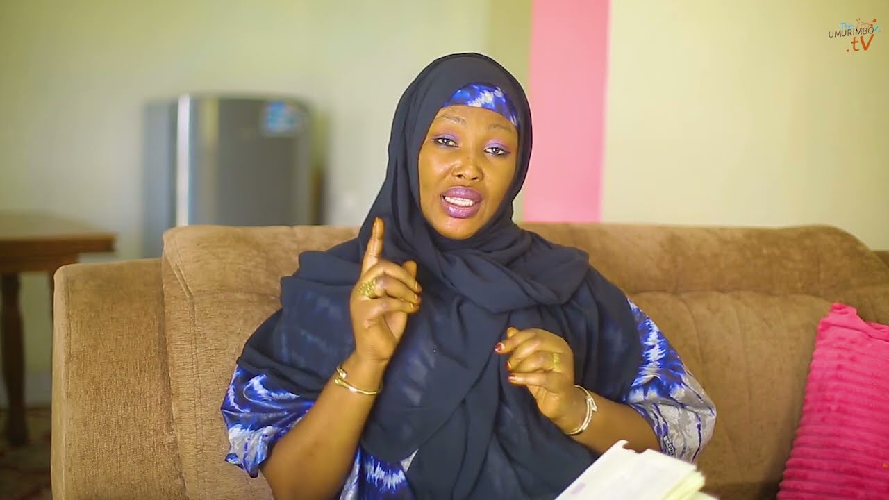 Dore ibimenyetso bikwereka Umugore yagukunze nubwo atabivugishumunwa.