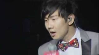 Video thumbnail of "JJ Lin 林俊傑 - Love U U  live  (official) 2011-09-03"