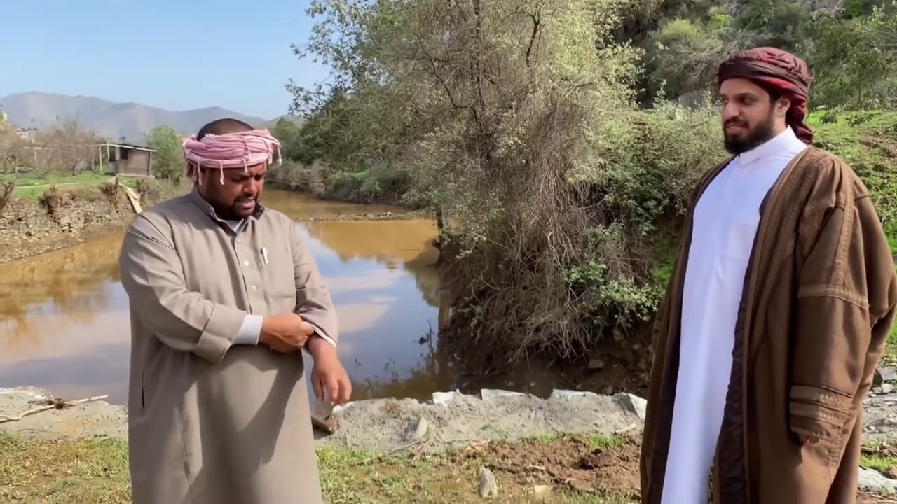 ابْن لك في كل ديرة حصن