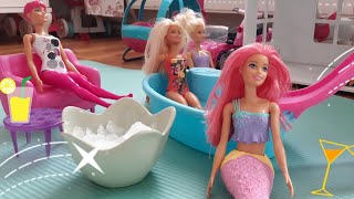 Barbie videoları. Barbie kızları buzlu havuza girdiler