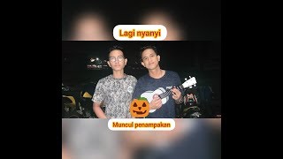 Lagu baper ( versi ukulele ) muncul penampakan.!!!!