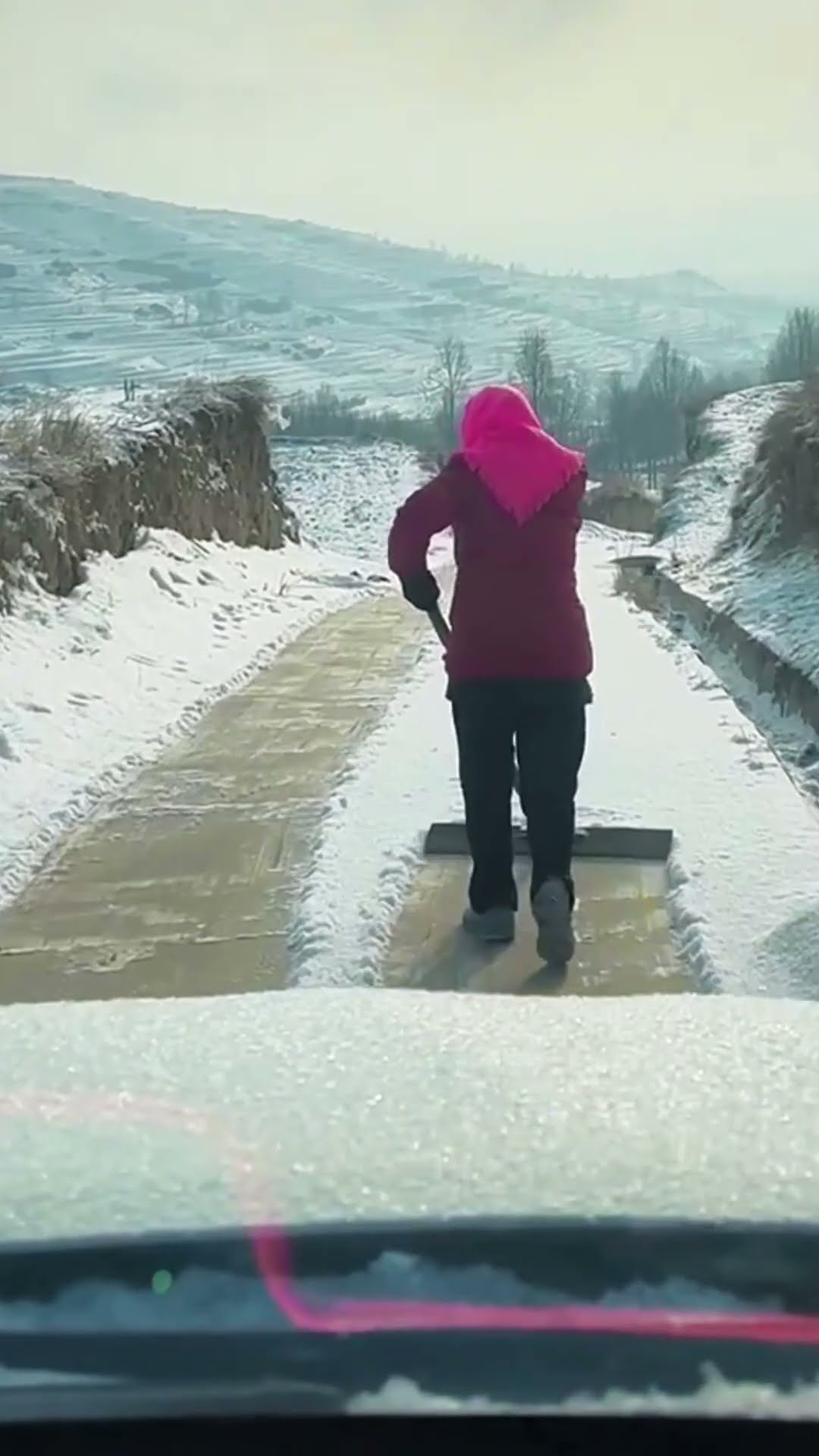 Remove snow from slippery roads