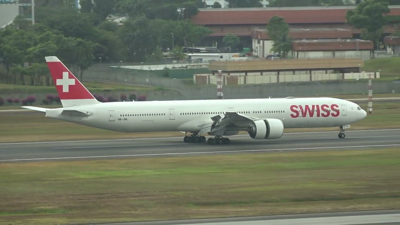 CHANGI AIRPORT SINGAPORE  UPCLOSE RUNWAY LANDINGS  | Singapore Plane Spotting | SIN | WSSS