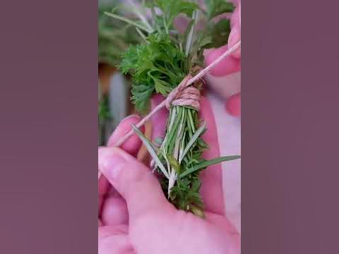 How to Make Bouquet Garni :: Free Video - Cottage in the Oaks