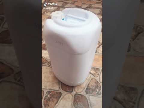 سقاية المزروعات بالتنقيط بواسطة جالون ماء جركل