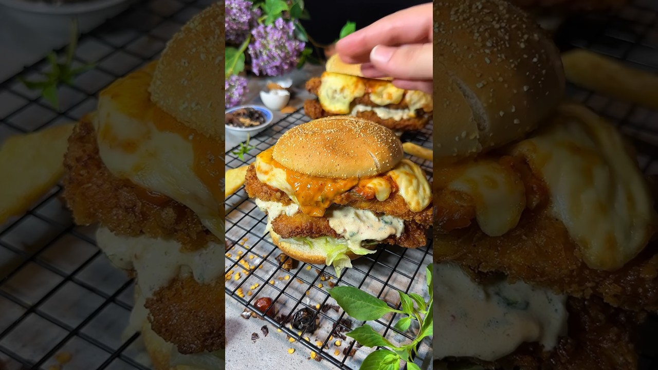 Crispy, Juicy Chicken Parmesan Burger #art #food #recipe#shorts #yemek #tarif