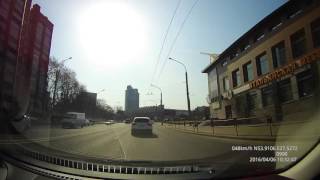 6 апр 2016, 10:33 - Audi Q7 1115 РК 7 проезжает на красный свет перекресток Тимирязева - Машерова