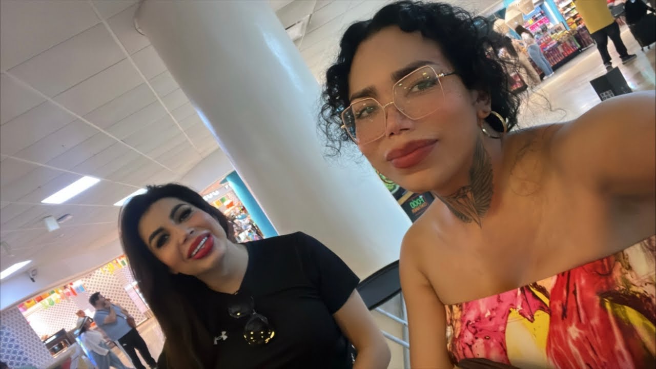 Paolita Suarez está en vivo en el aeropuerto. Vámonos para Leon Guanajuato ￼