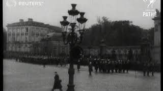 King Leopold reviews Belgian veteran  heroes parade on 20 th anniversary of Yser Battle. (1934)