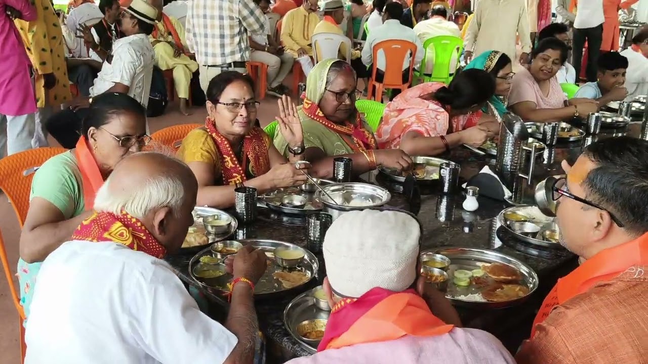 श्री कृष्ण गुरुकुल शिक्षा यात्रा यात्रीस्नेह भोज