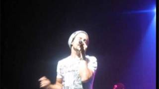 Jason Mraz sings MJ&#39;s Rock With You - Charleston 9/20/10